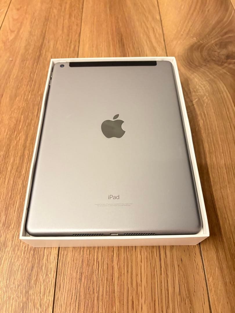 iPad 第6世代　32GB WiFi+Cellular