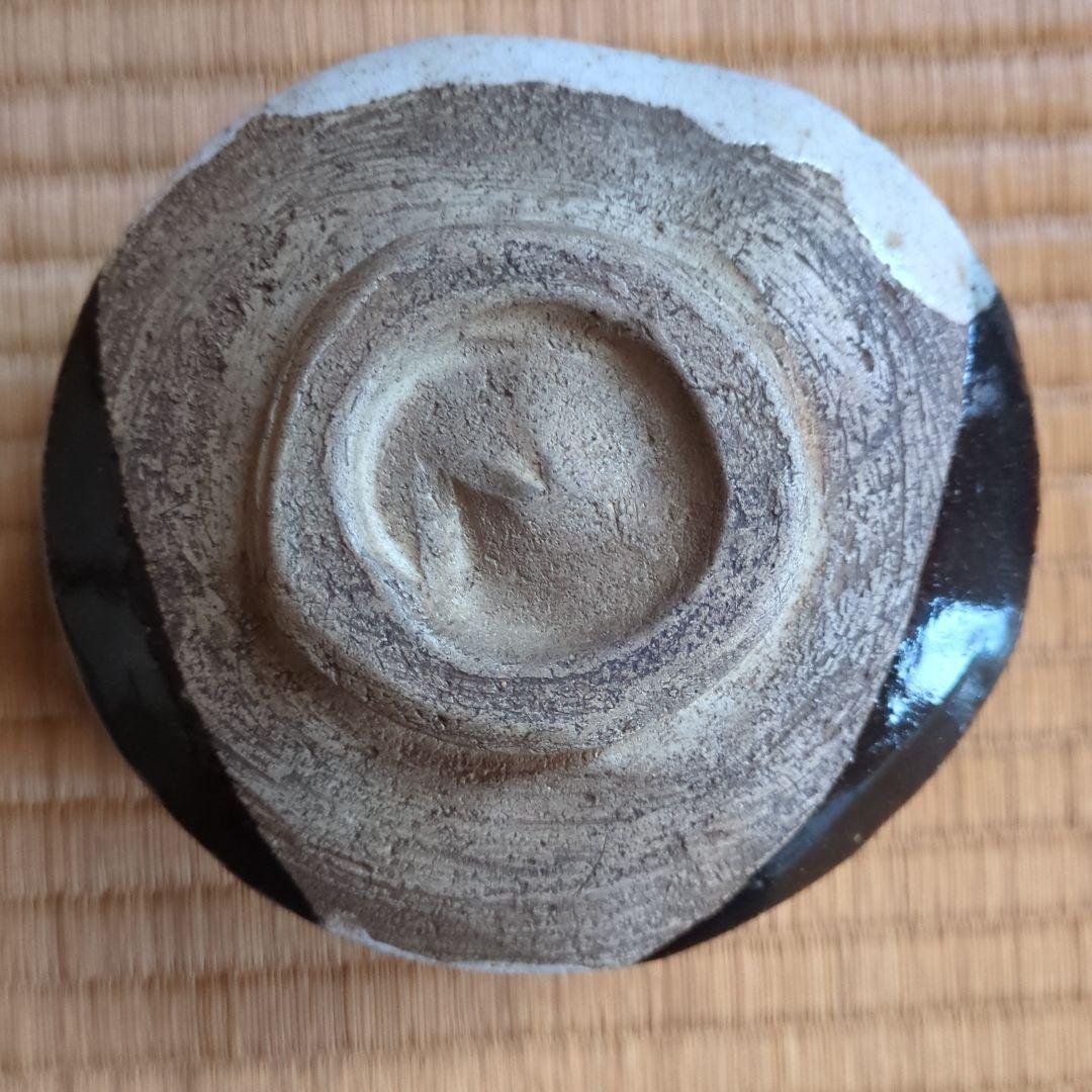 茶碗 白色 黒色模様 木箱付き　織部茶碗　わらび文様　織部焼　直径約13cm