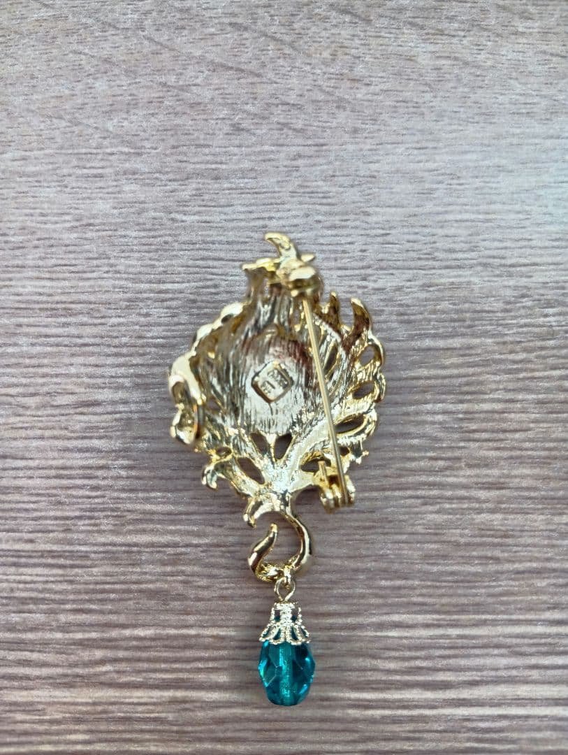 ANNA SUI アナスイ ブローチ ペンダントトップ 孔雀の羽