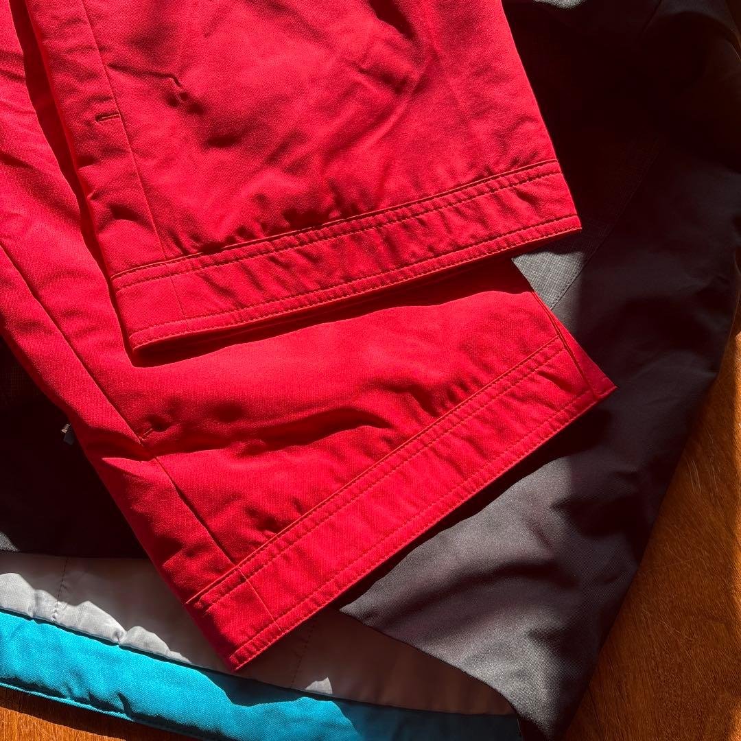 まるで新品☆DESCENTE スキー スノボ ウェア キッズ 150サイズ調整可